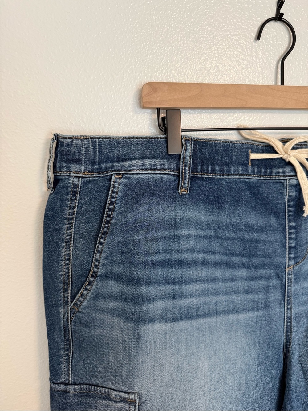 Torrid - 8'' Weekend Bermuda Blue Pull On Mid-Rise Drawstring Cargo Short - 3X - Picture 5 of 9
